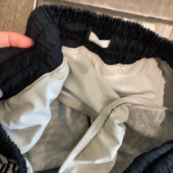 lulu lemon speed up shorts - Picture 4 of 4